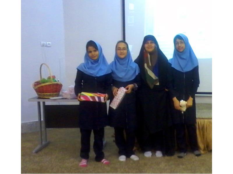 اهدای جوایز دانش آموزان برتر نوبت اول