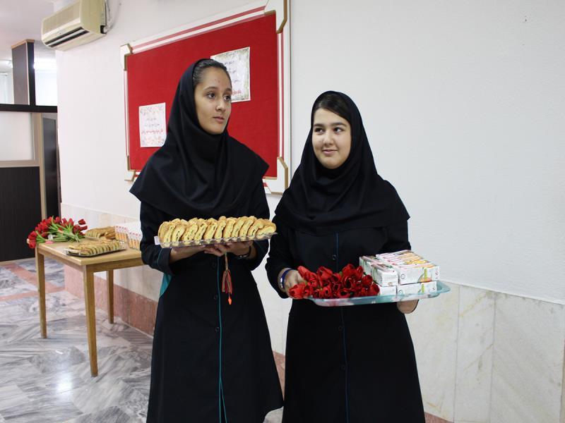 دوره اول - پذیرایی از دانش آموزان در روز جشن بازگشایی 